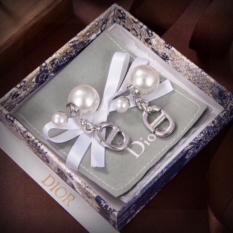 chr1st1an D10r earrings